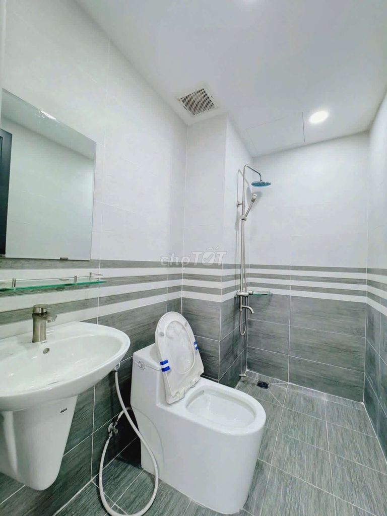 Cool balcony studio, full Phú Nhuận interior.