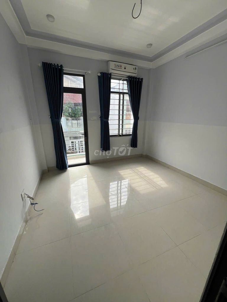 Đồng Xoài (1903) 13 Tân Bình, 4 x 8 meters, 4 stories, 3 bedrooms 3 air-sold toilets, 14 million