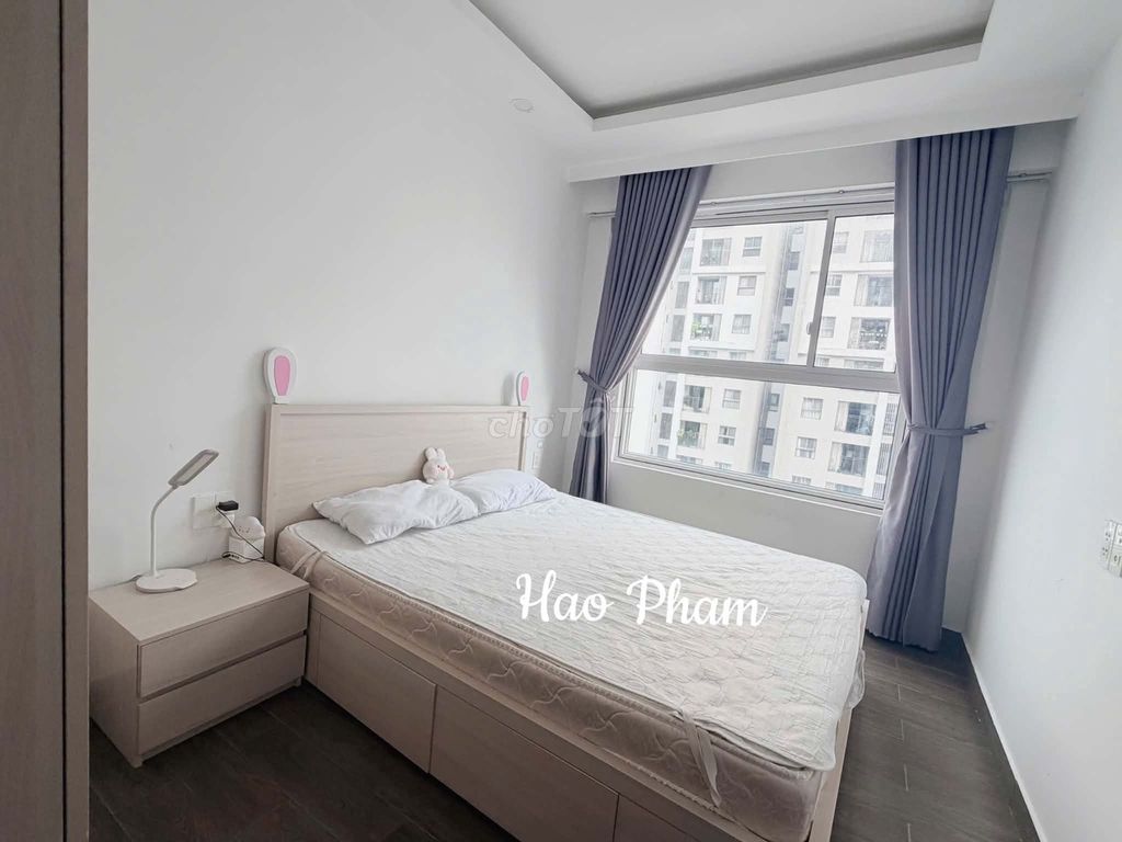 Find a woman to rent a room in Sunrise Riverside apartment.