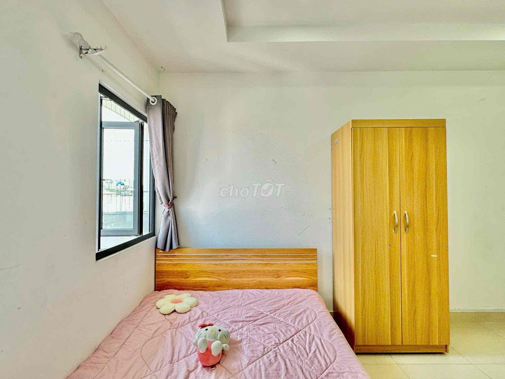 Rent a clear balcony studio at Tô Hiến Thành District 10.