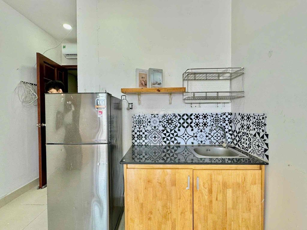 Rent a clear balcony studio at Tô Hiến Thành District 10.