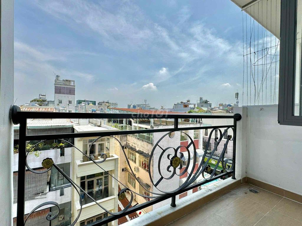 Rent a clear balcony studio at Tô Hiến Thành District 10.