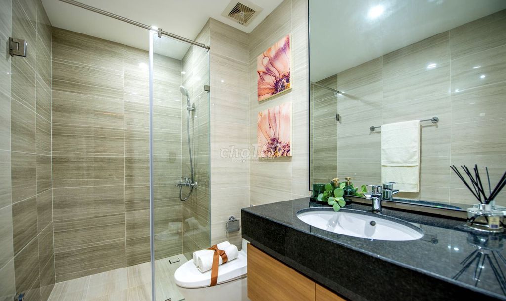 Rent the penthouse 24th floor-- Bình Tân 01-7... just nine million a month.