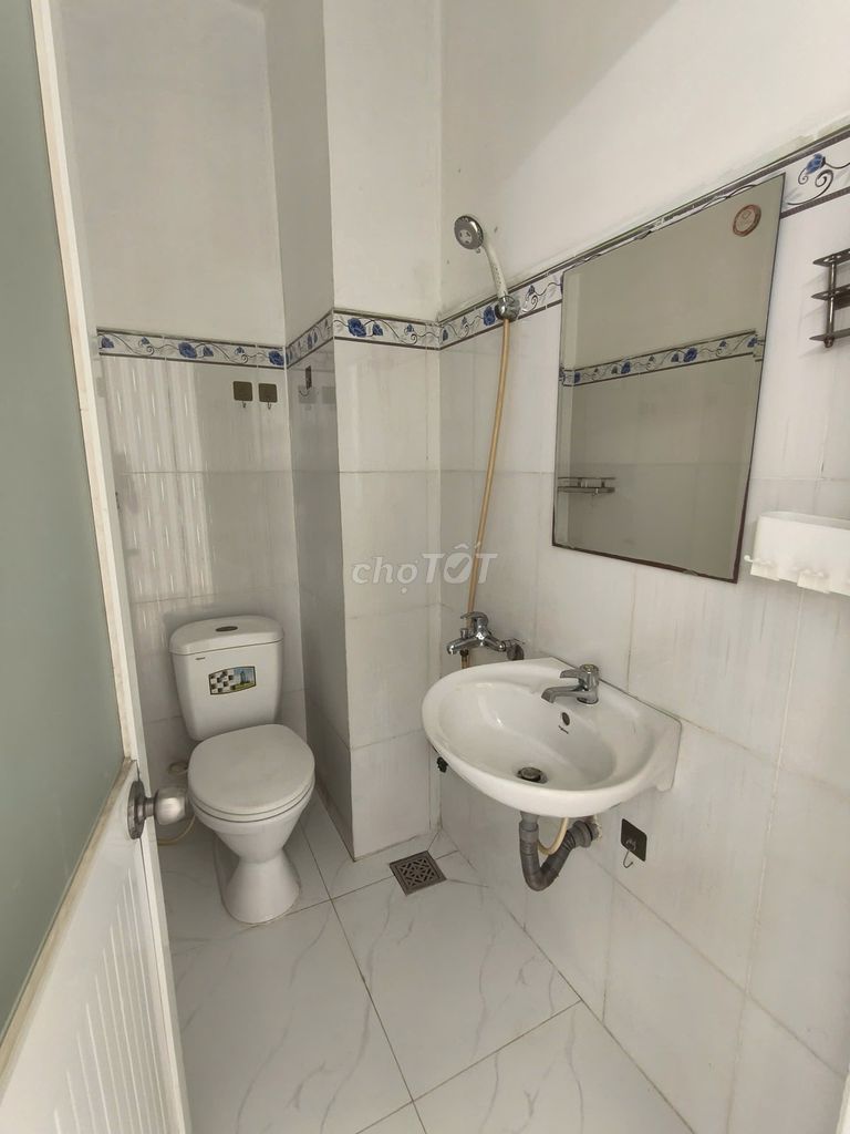 Phạm Văn Bạch Bank Front 4 x10 meters 1 Mt. 2rd floor 3 bedroom
