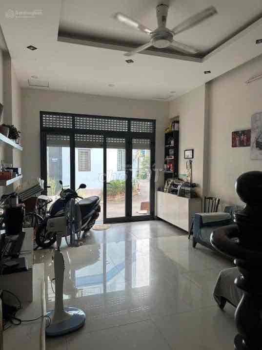 House 2 3rd floor, with P.Q.q0 interior.