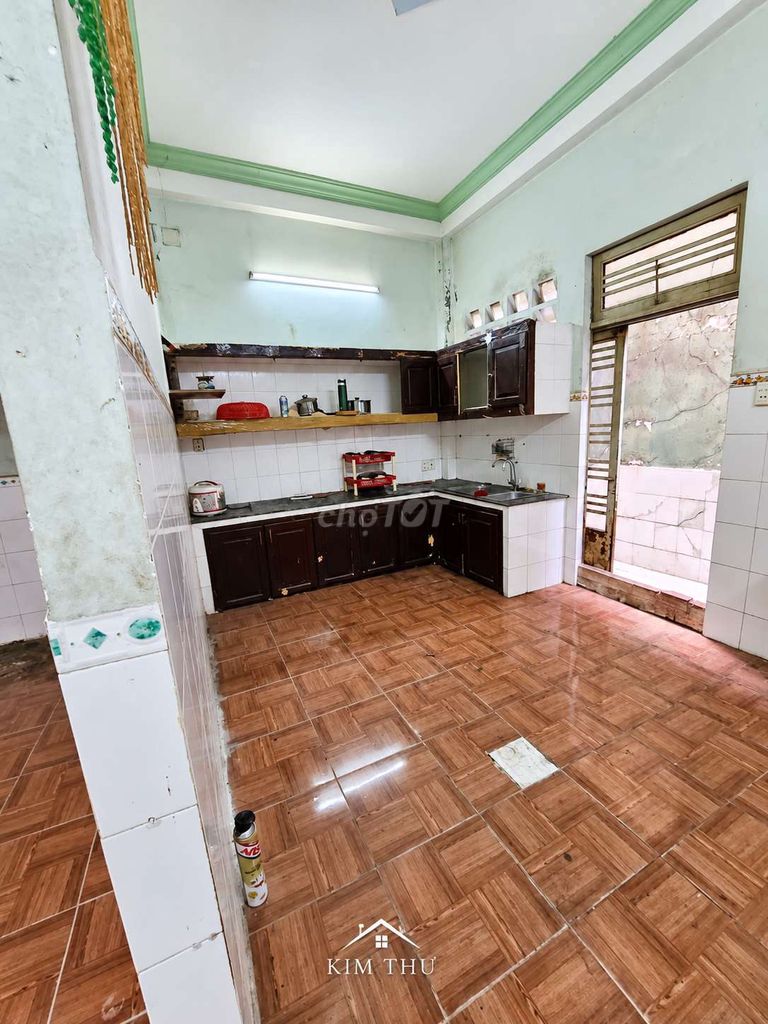 5th.8 million a floor. Two bedrooms. Two toilets.