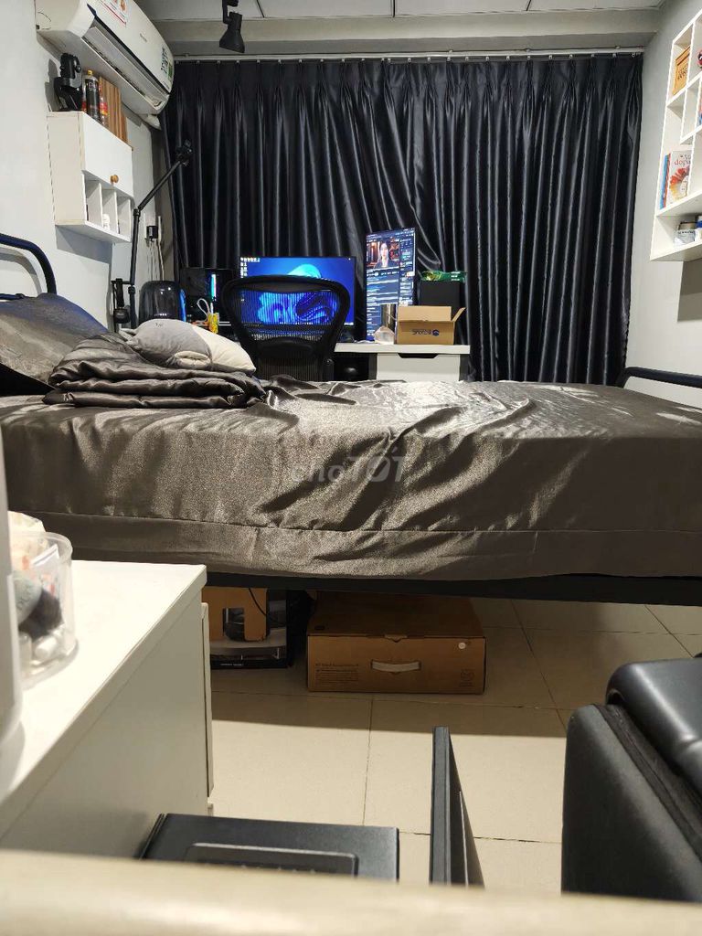 Rent his own house. One ground. One bedroom.