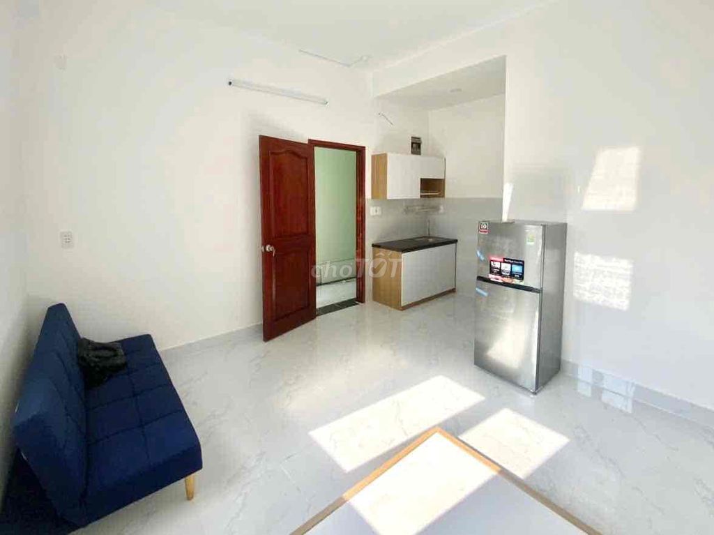 The studio's cheap, Kinh Dương Vương.