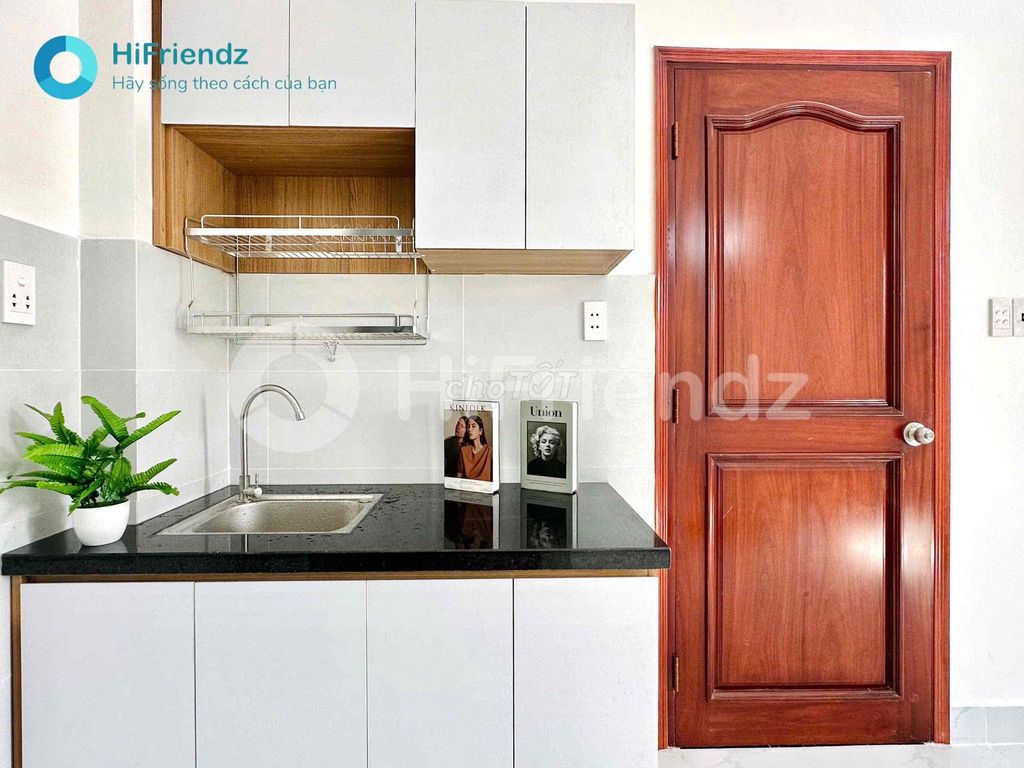 The studio's cheap, Kinh Dương Vương.