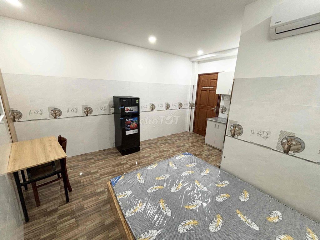 Rent a cheap studio, Lê Văn Quới