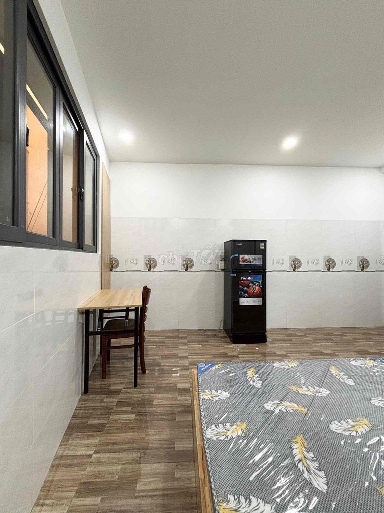 Rent a cheap studio, Lê Văn Quới