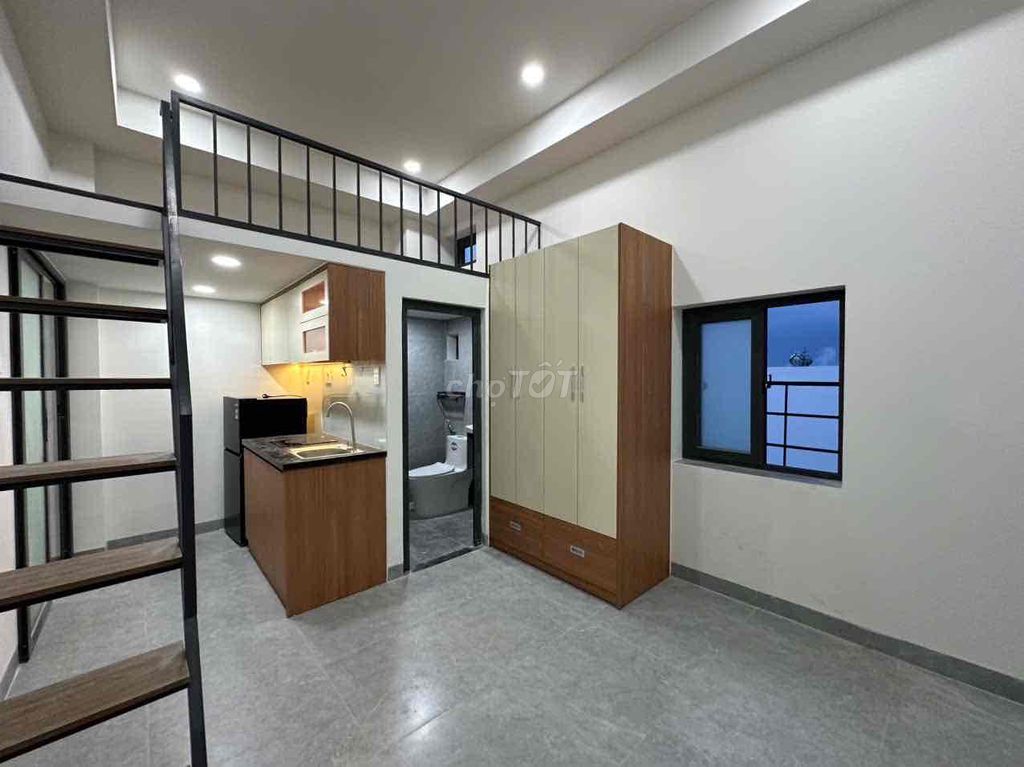 Private balcony - sky window - District 12