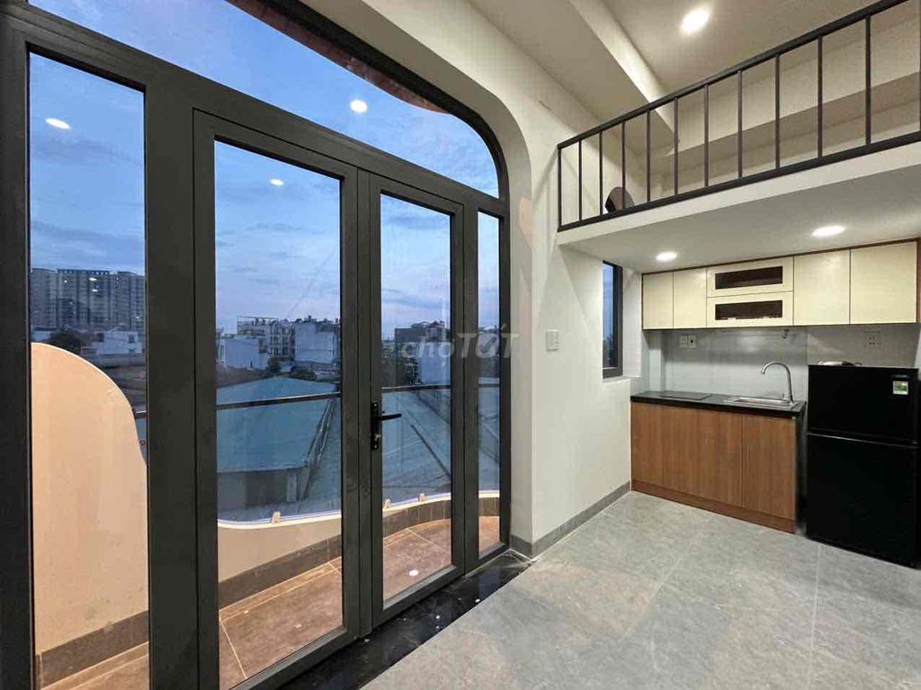 Private balcony - sky window - District 12