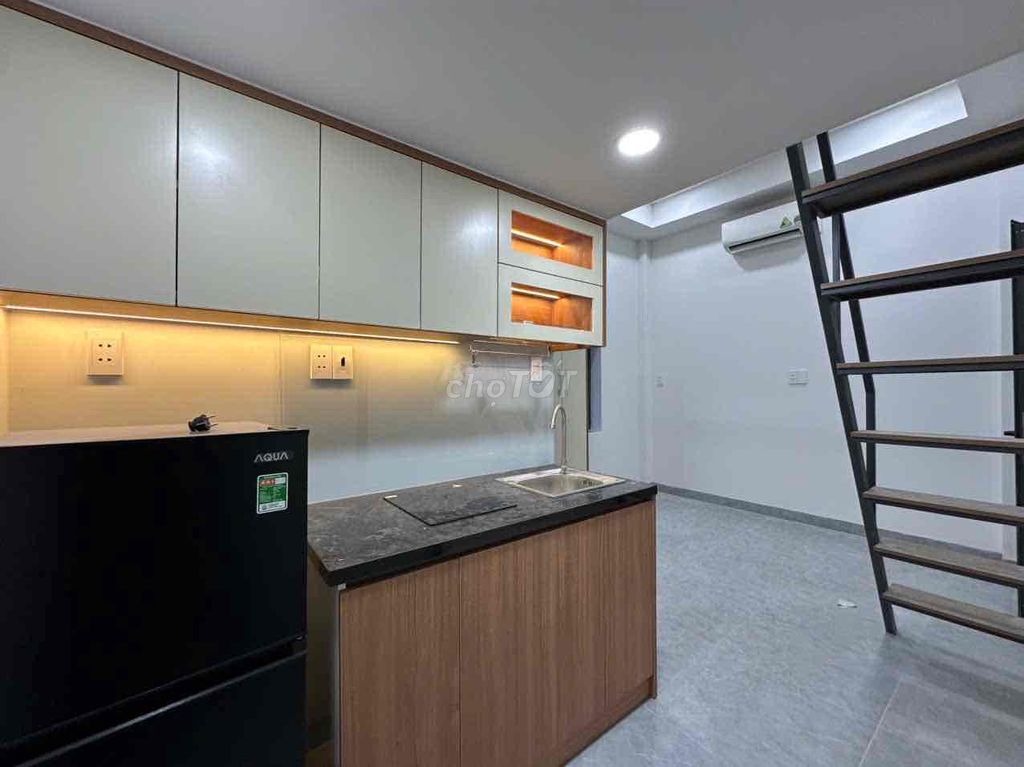 Private balcony - sky window - District 12