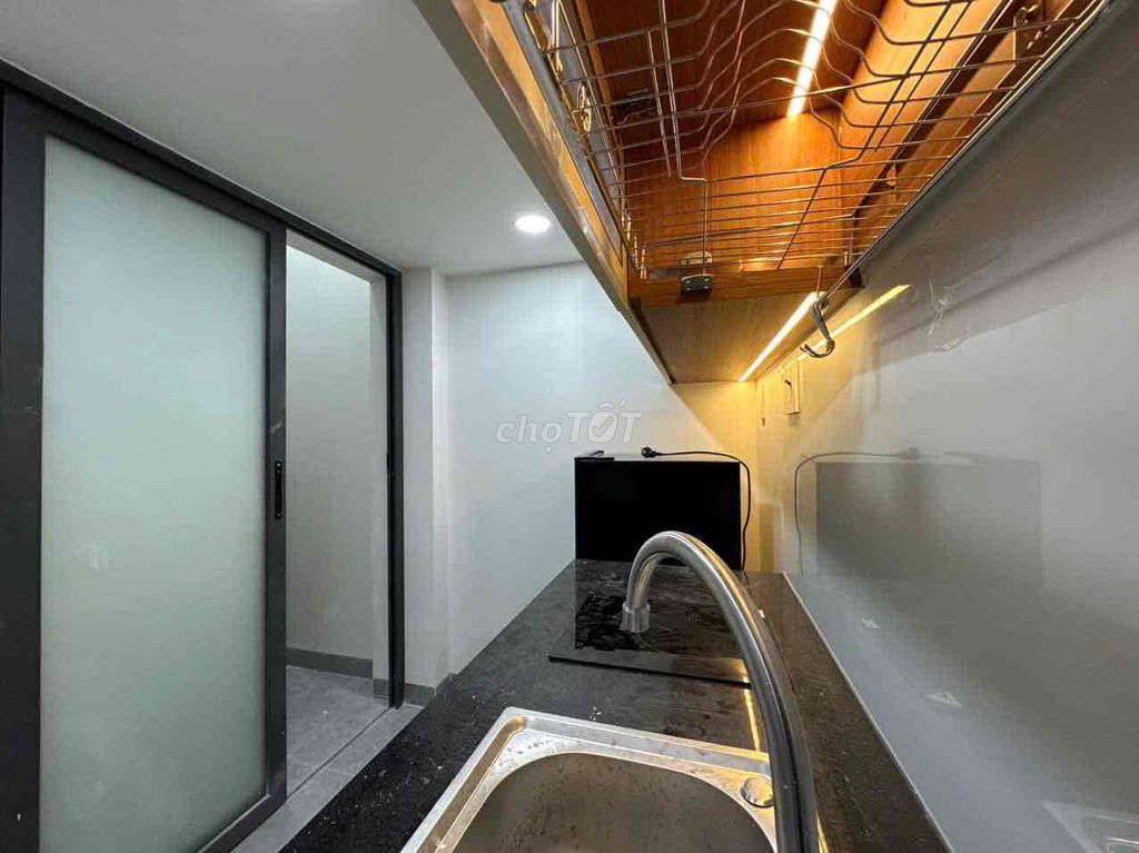 Private balcony - sky window - District 12