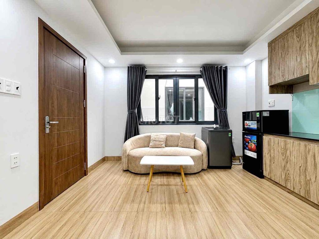 studio full interior right at T3 - etown Station Republic