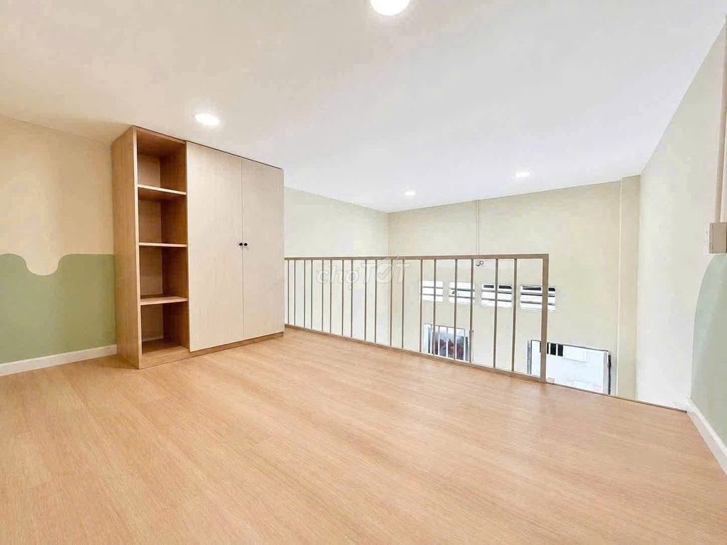 The Thủ Đức hotel is cheap on a new project right now.