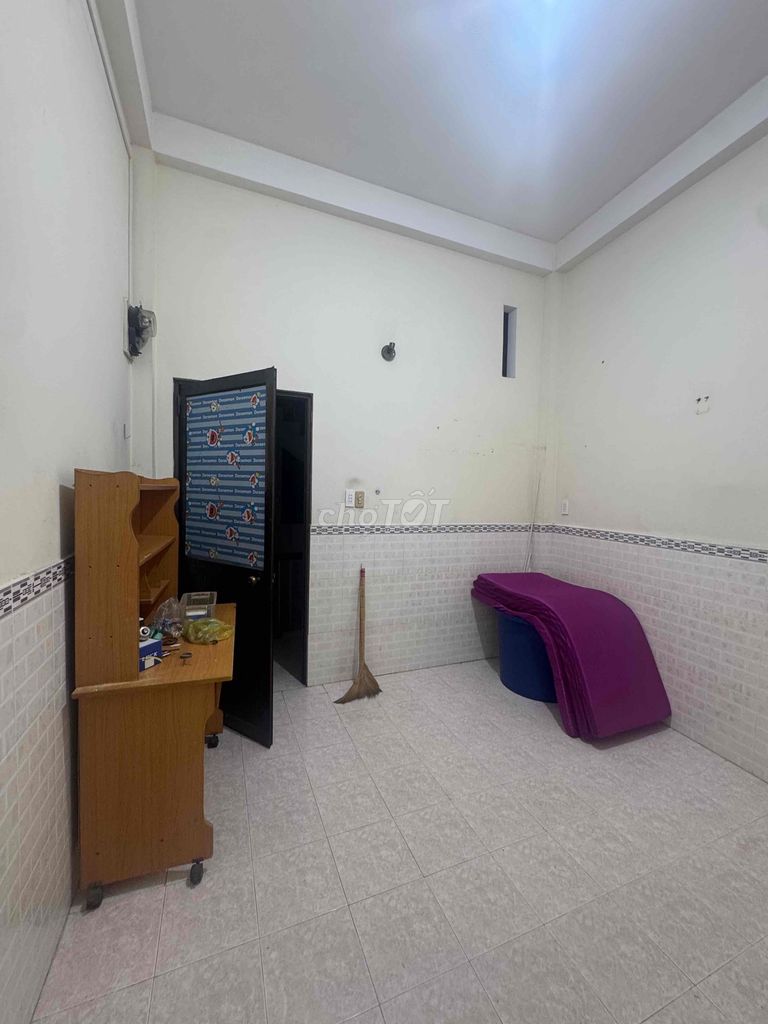 Renting rooms - August Revolution