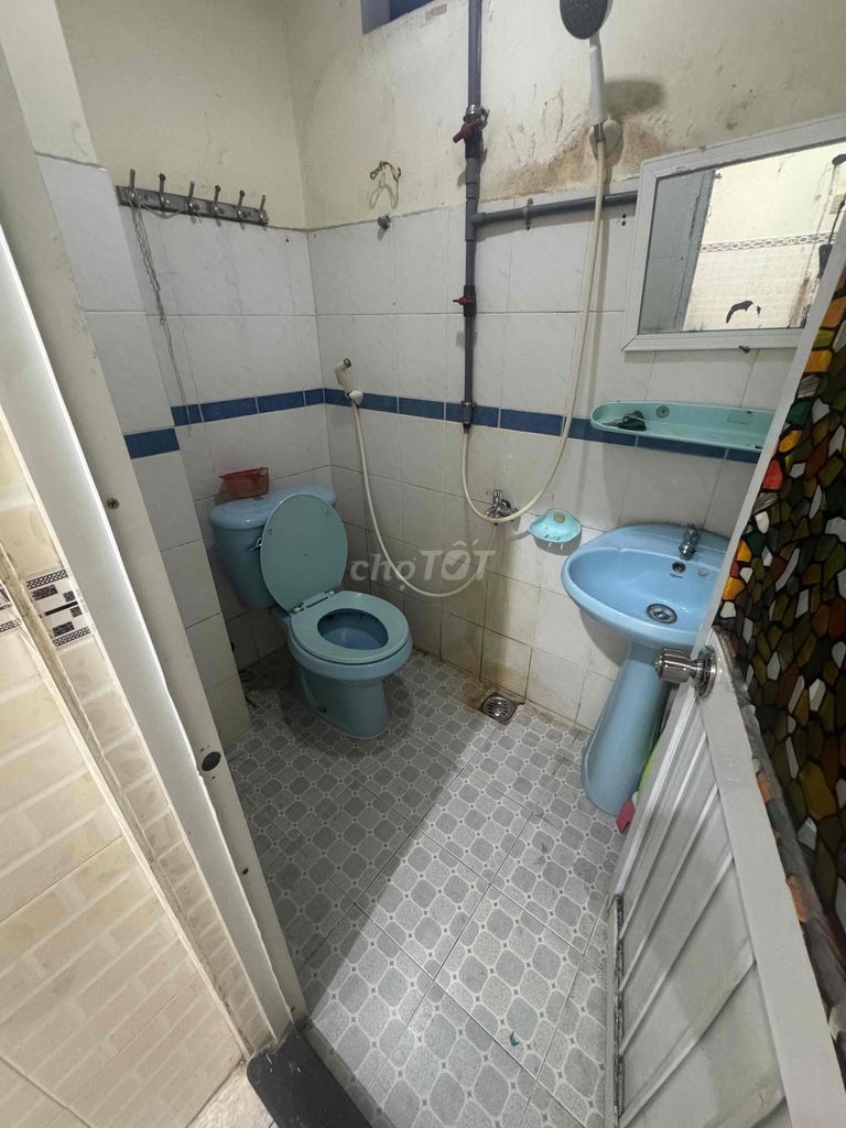 Renting rooms - August Revolution