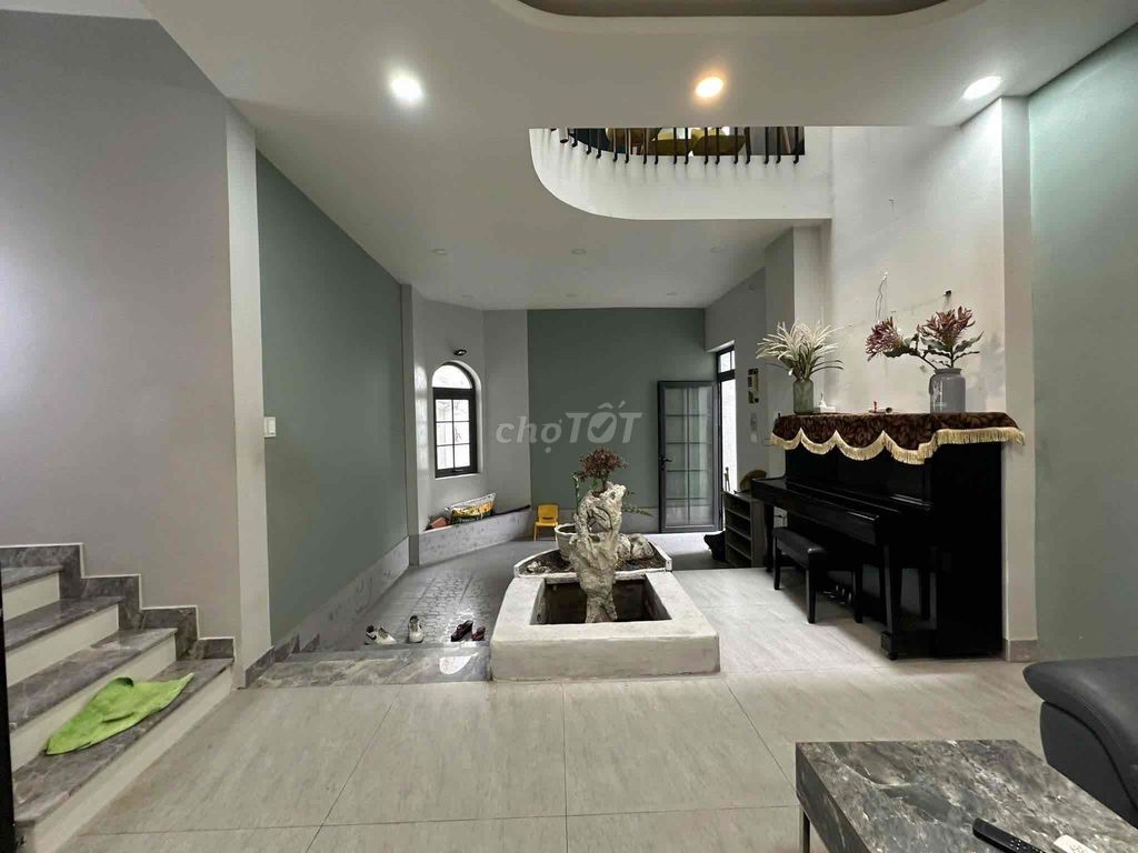 - Four-story, four-story, four-story toilets near Hoàng Sa County 1.