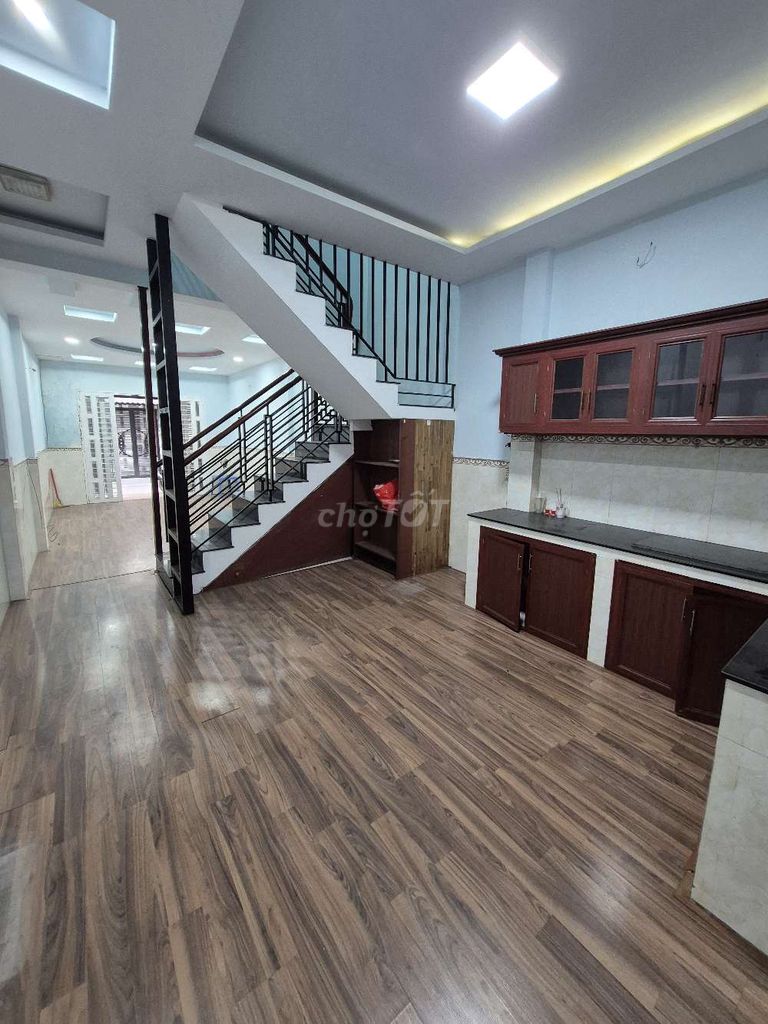 Rent 4 x 15 meters a floor 3 bedroom 2 toilets Lê Trọng Tấn