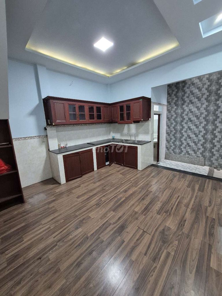 Rent 4 x 15 meters a floor 3 bedroom 2 toilets Lê Trọng Tấn