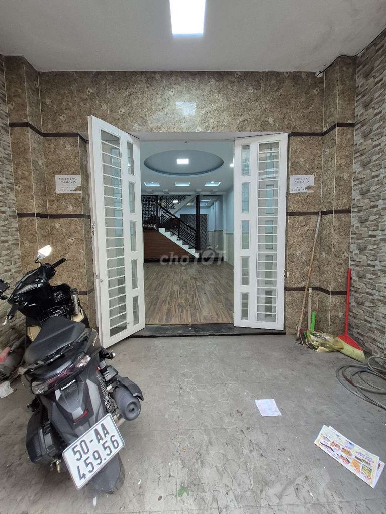 Rent 4 x 15 meters a floor 3 bedroom 2 toilets Lê Trọng Tấn