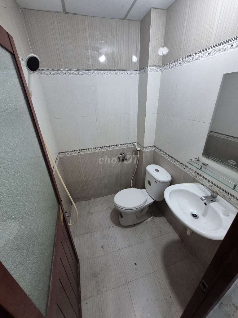 Rent 4 x 15 meters a floor 3 bedroom 2 toilets Lê Trọng Tấn