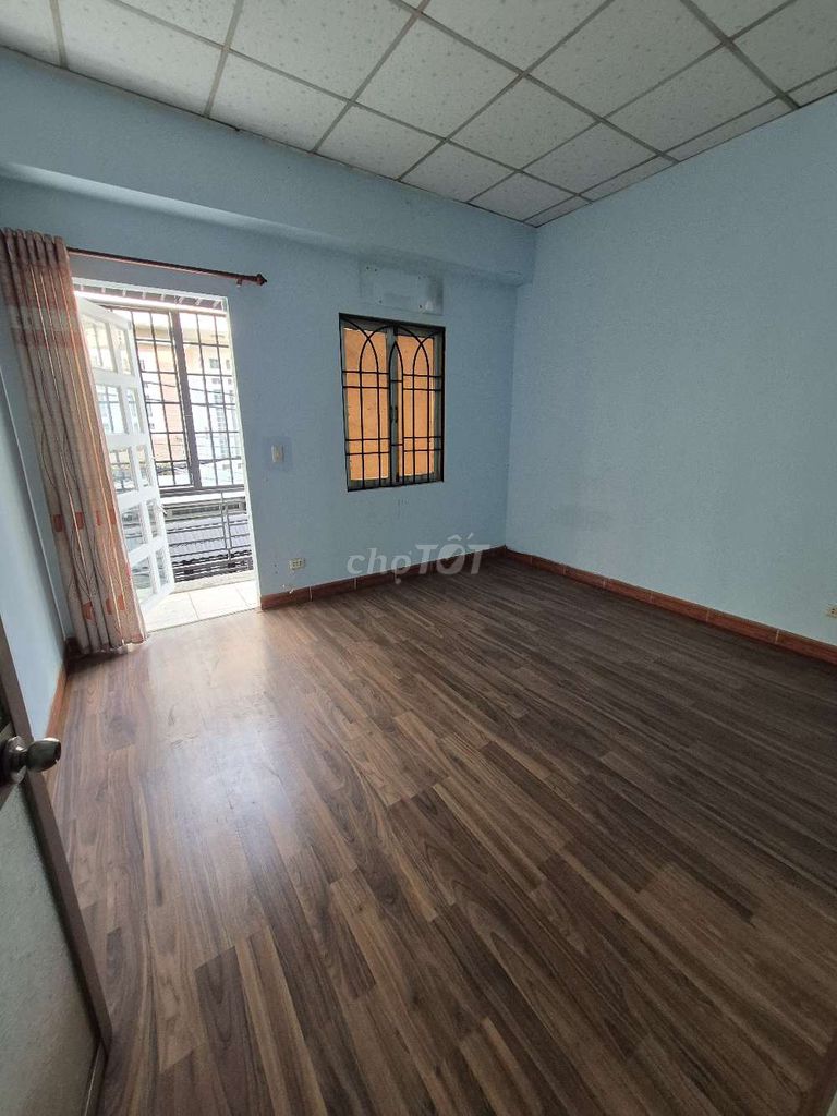 Rent 4 x 15 meters a floor 3 bedroom 2 toilets Lê Trọng Tấn