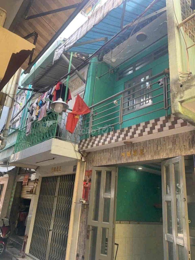 Rent the entire Trần Tuấn Khải street.