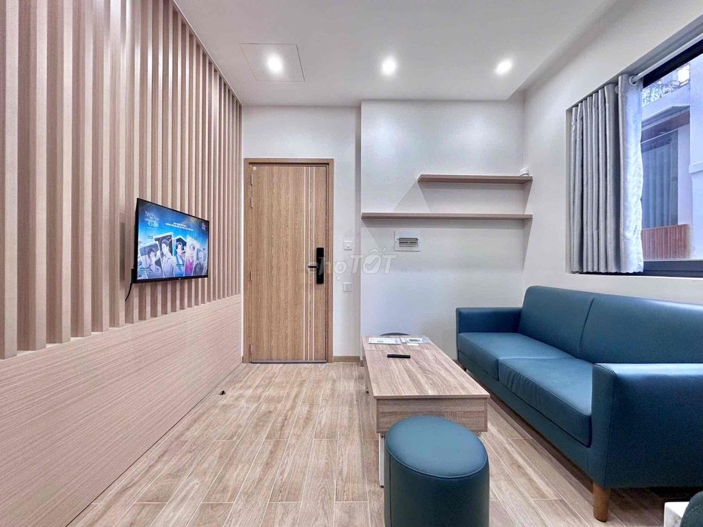 The apartment is a balcony bedroom full of Nam Kỳ Khởi Nghĩa.