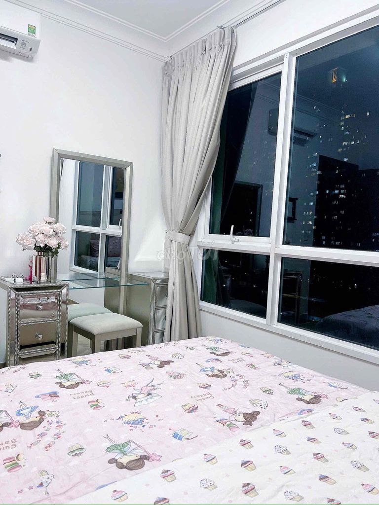 Renting The Manor 2 Nguyễn Hữu Cảnh 2 bedrooms, a toilet