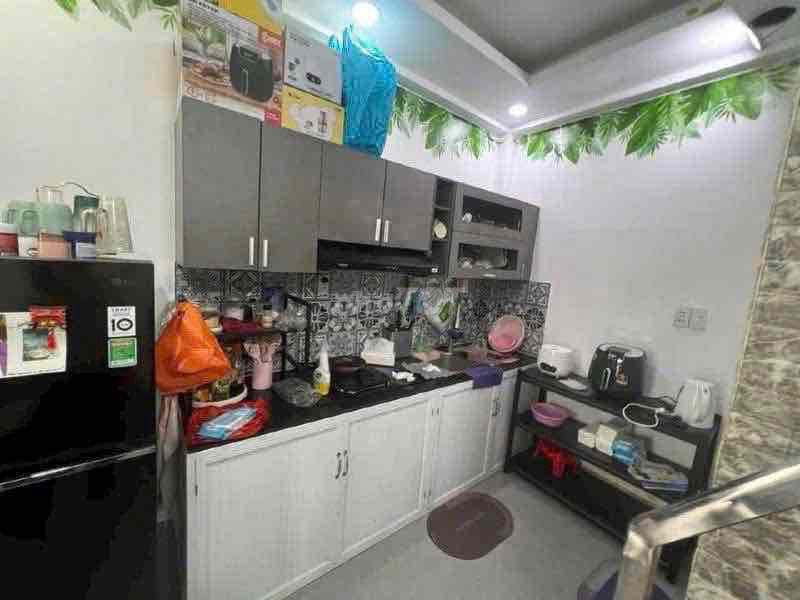 It's a 339 market near the University of Culture. Two bedrooms, two toilets, seven million a month. One air conditioning.