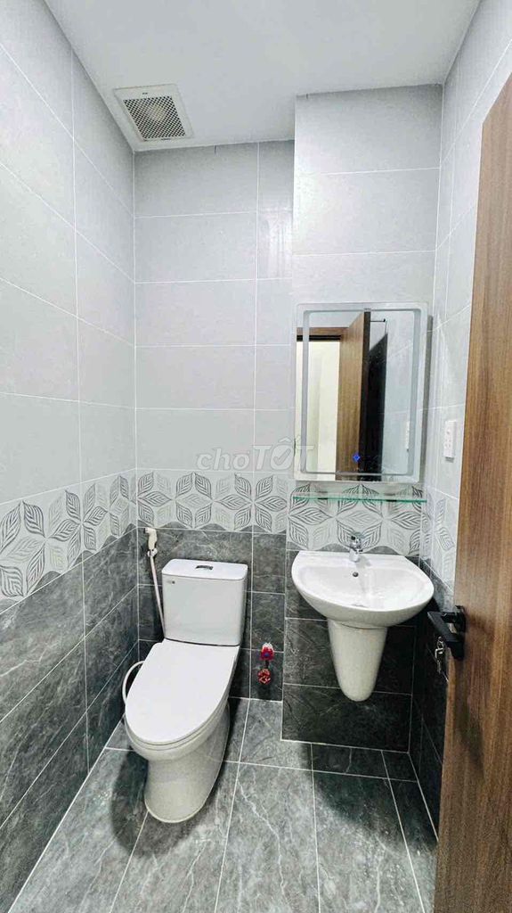 I'm the boss, renting three rooms a month.