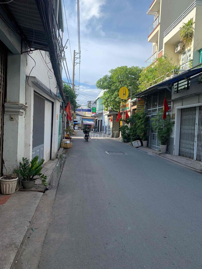 It's the owner who needs to rent a cash house on the 950 số 12 street.