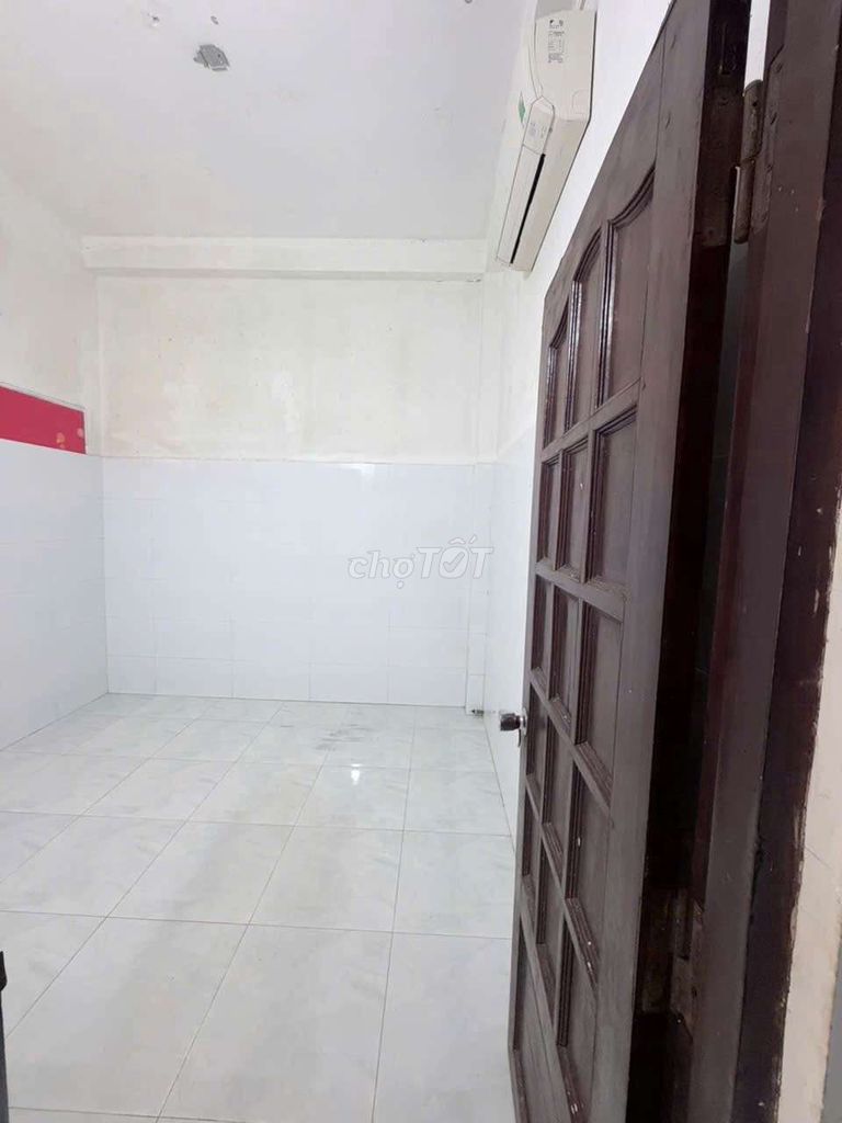 We need to rent a 1 Lê Văn Lương house for only 13 million bedrooms.