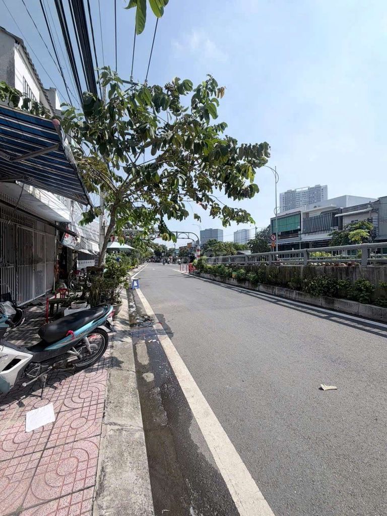 We need to rent a 1 Lê Văn Lương house for only 13 million bedrooms.