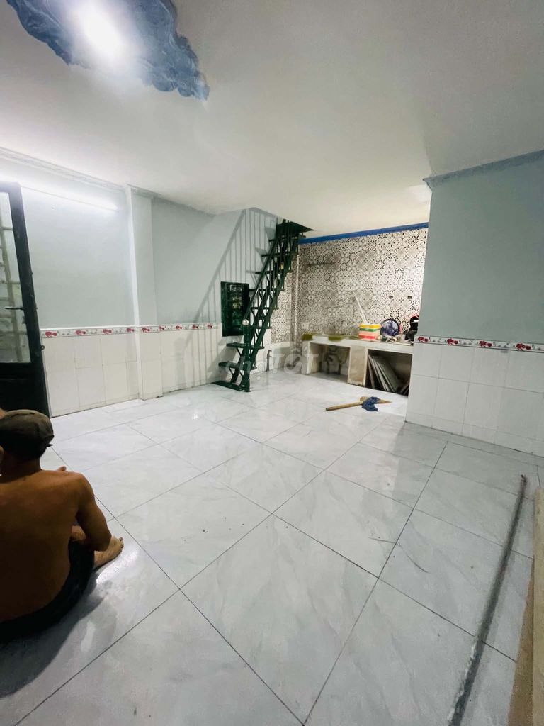House root of District 1248 m 2 for rent