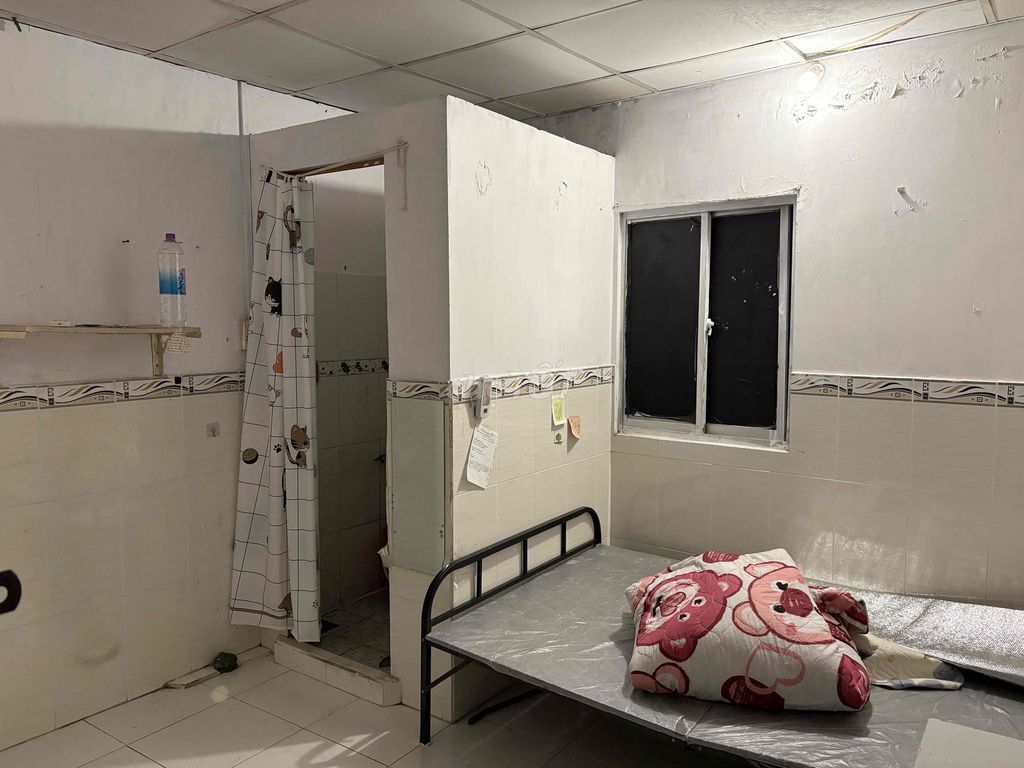 Rent a room with interiors and furniture in the 7th.