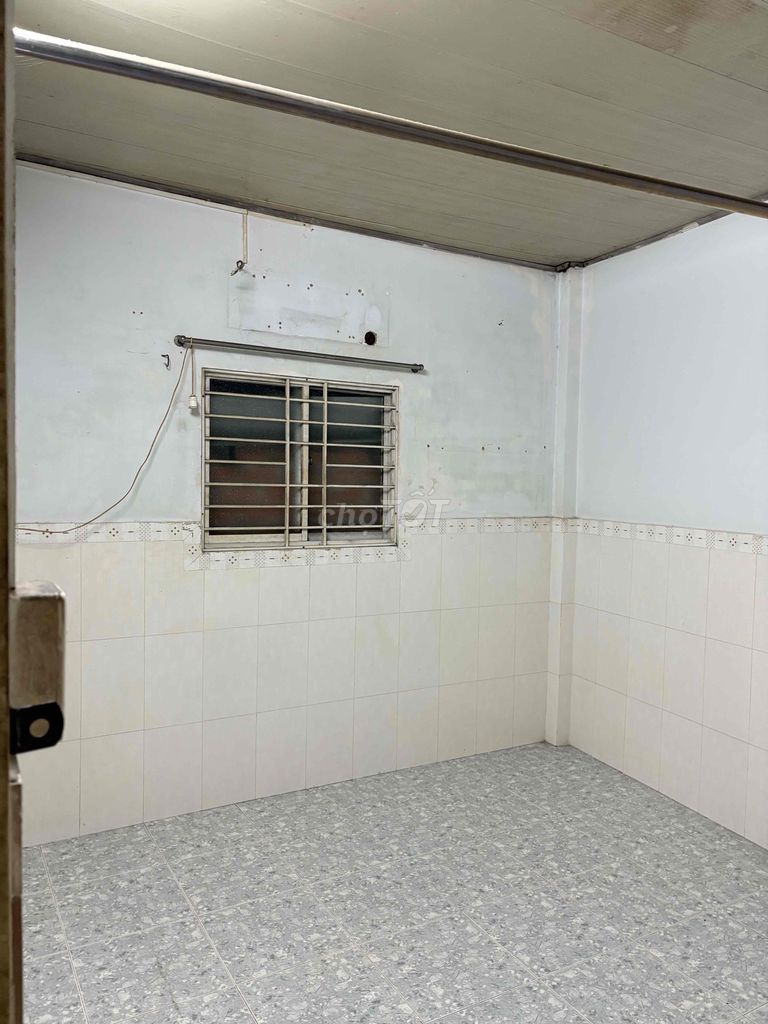 Rent a room with interiors and furniture in the 7th.