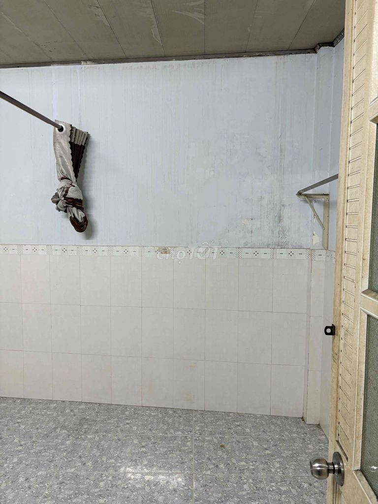 Rent a room with interiors and furniture in the 7th.