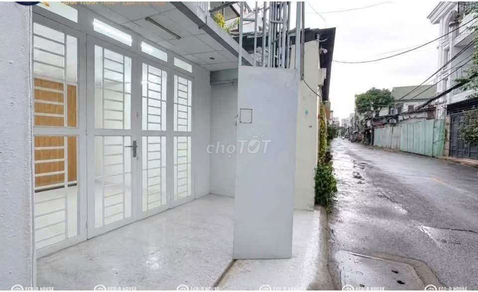 13 million x 21 m. One bedroom. Three air conditioning machines.