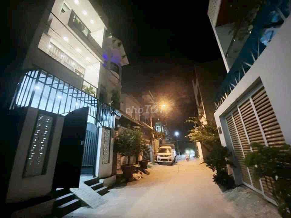 House 1 .2 deck four bedrooms on Bưng Ông Thoàn near Villa Park
