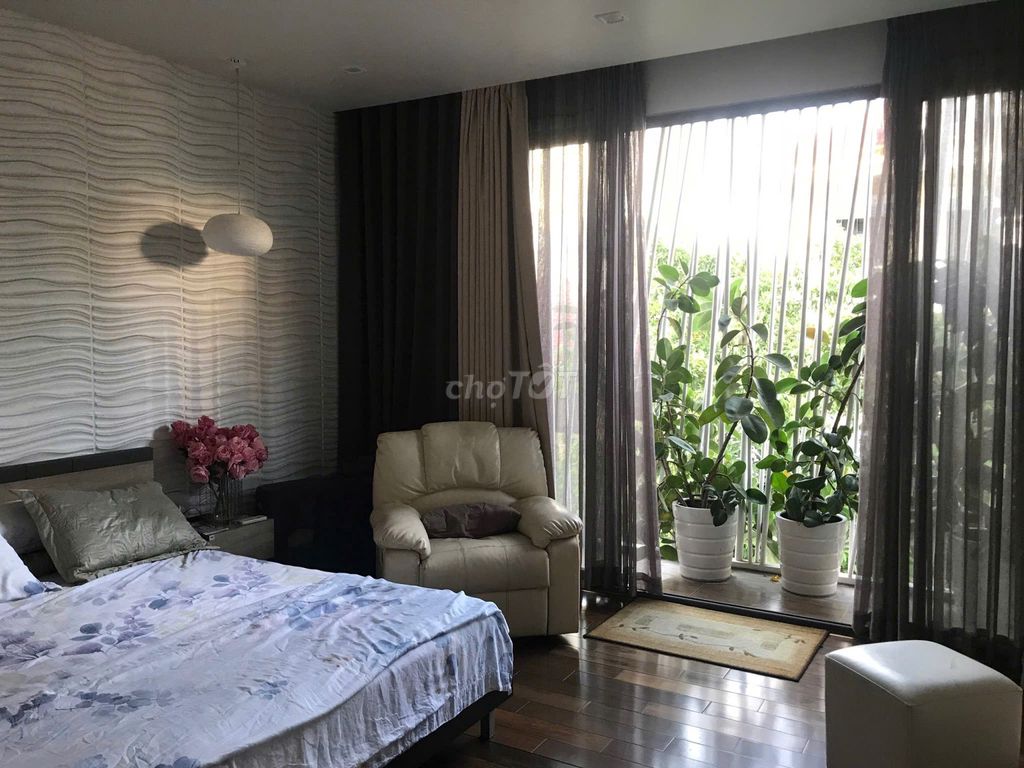 We'll call Lam Sơn. The Modern Garden - 823 meters - 4th floor - 60 million a month