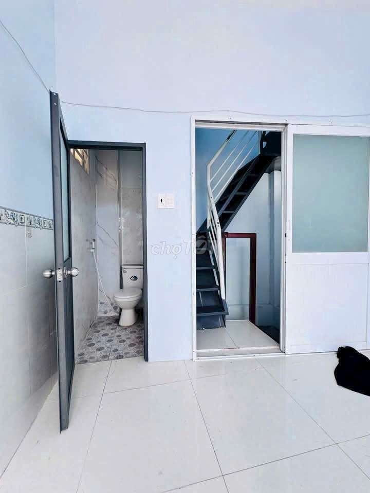 Rent a Dương Bá Trạc-7-31. 8 area. 3 mx5m6m5, 2nd floor. 2nd floor.