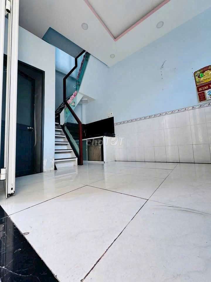 Rent a Dương Bá Trạc-7-31. 8 area. 3 mx5m6m5, 2nd floor. 2nd floor.