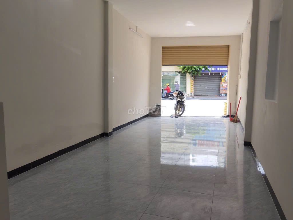Rent the angle cmt8 to the District of 10 4x18 meters 1 L 4 bedroom