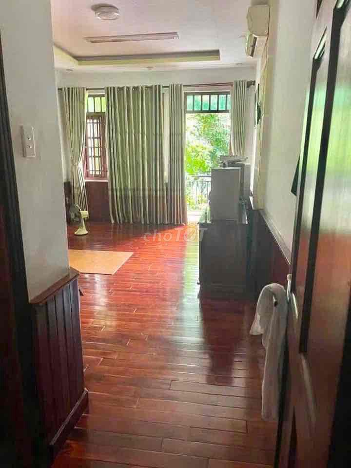 Rent a three-story bedroom five toilets for 30 million.
