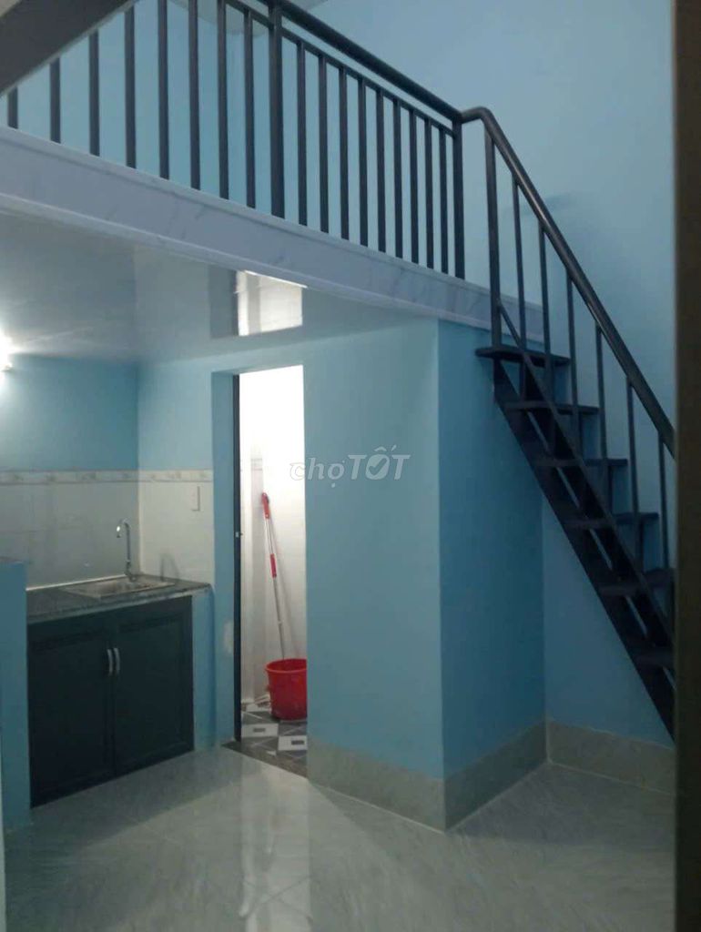 Rent for five newly built rooms with guards, kitchens.