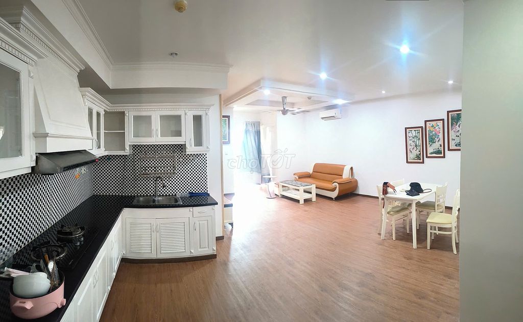 Rent Qq02, P. New Mountain 75 meters, two interior bedrooms.
